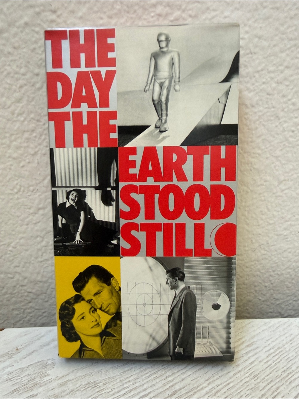 Robert Wise’s 1951 Classic Sci-Fi The Day The Earth Stood Still VHS Tape